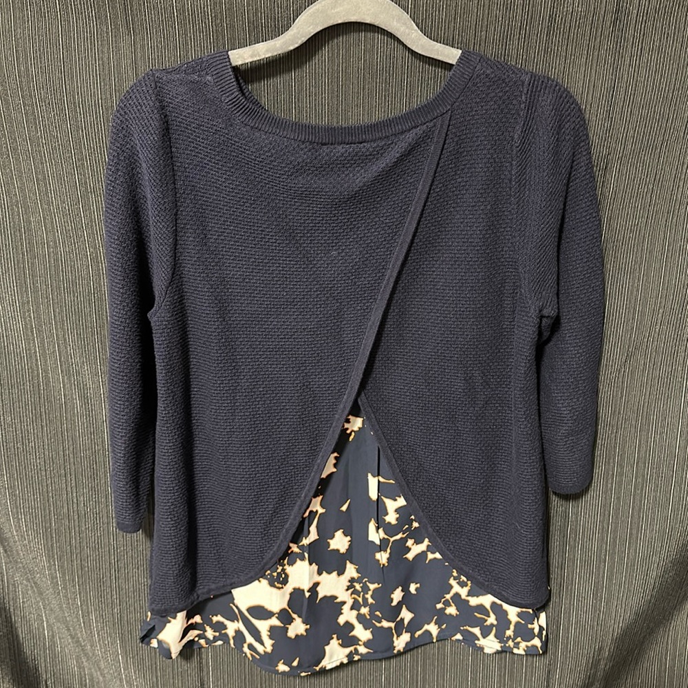 The Limited brand / Blue with design on‎ bottom top / Size M / J-17 - Picture 4 of 4